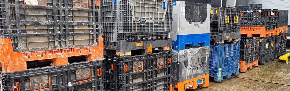 Stackable flat-pack plastic pallet boxes