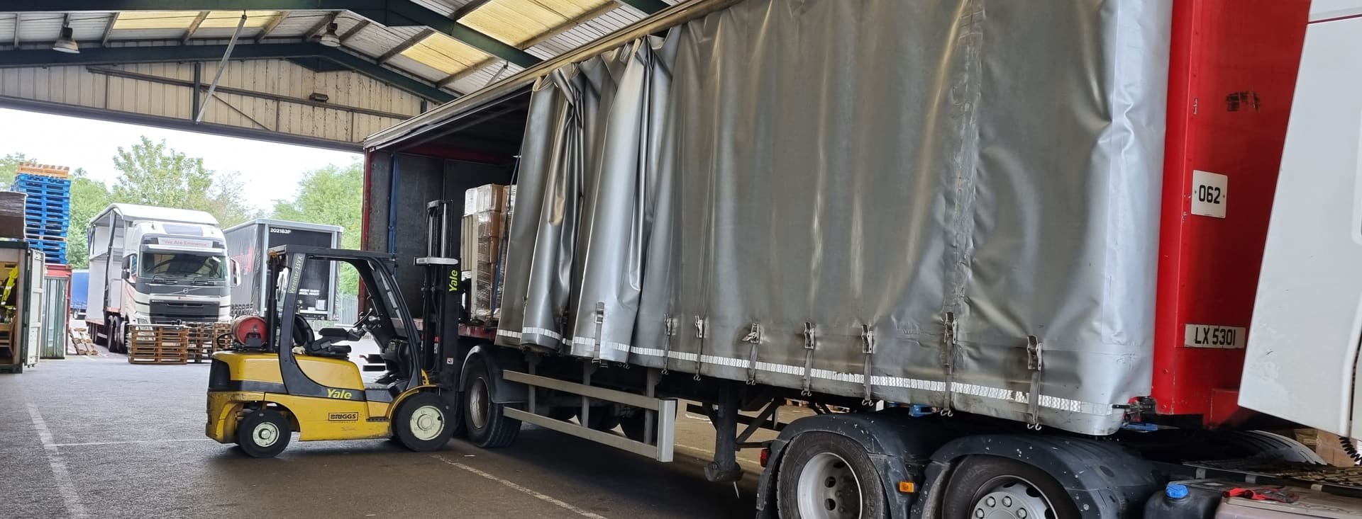 A curtain-sided stand trailer
